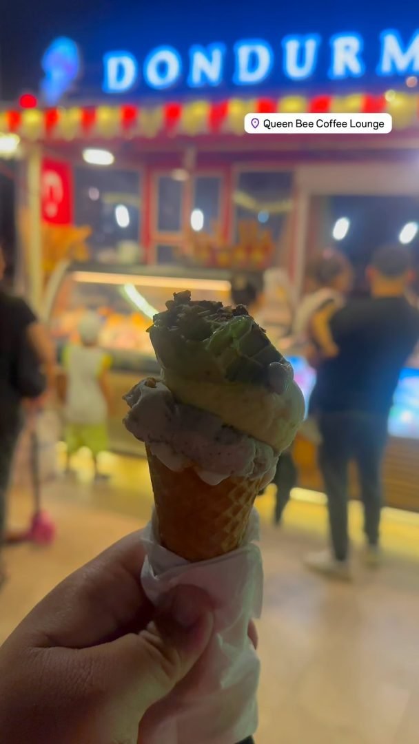 Yeni kordon Barış kafenin az ilerisinde bulunan queen bee coffe lou…