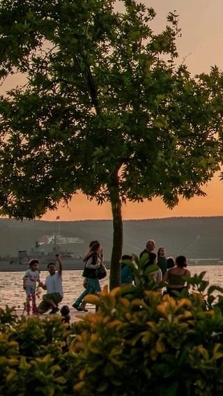 Çok mu güzeliz ne