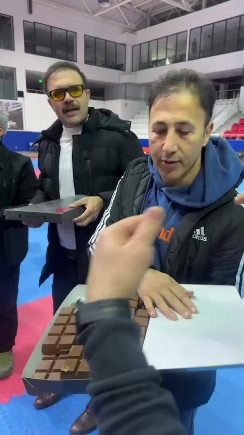 Tekvando milli takımı Çanakkalede Melis Pastanesi sahibi Hasan beyi…
