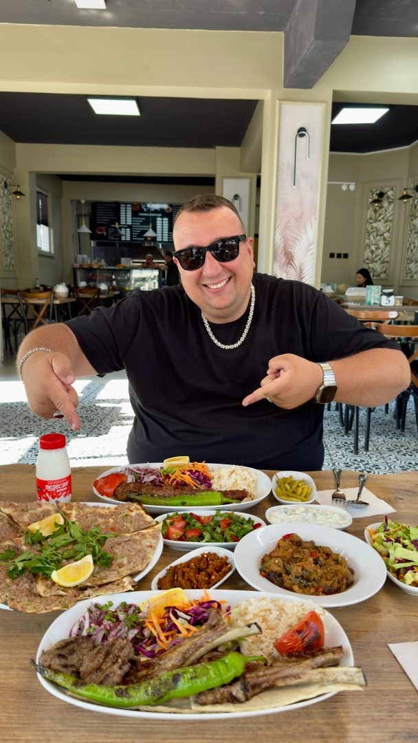 Evrenin Yeri Bayramiçte! Etli ekmeği ve kebap çeşitleri ile uygun f…