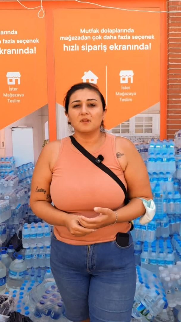 Gönüllüler halen daha, soğutma çalışması yapan yada yangın bölgesin…