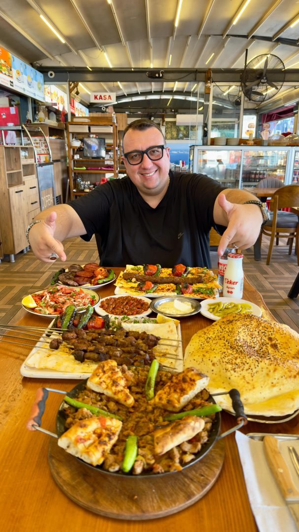 Çanakkale Lezzet Rotası: İskelenin Kalbinde Kebap ve Efsanevi Bombacı!