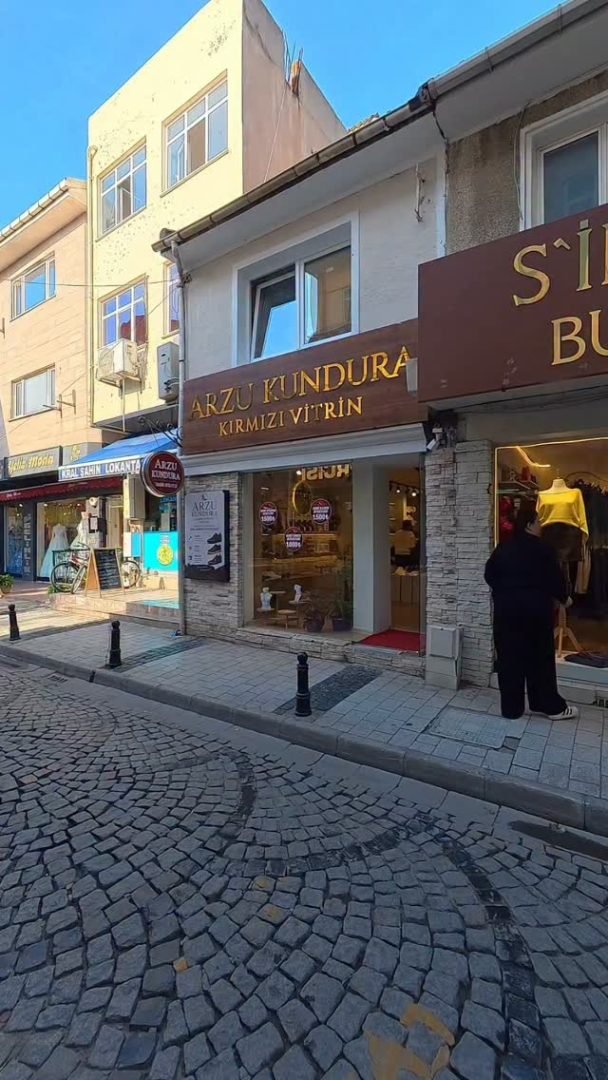 1974ten bu yana Çanakkale halkına hizmet veren Arzu Kundura (Kırmız…