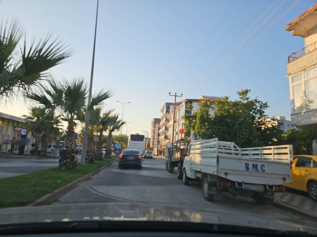 Ezine Kapalı Pazar Yeri